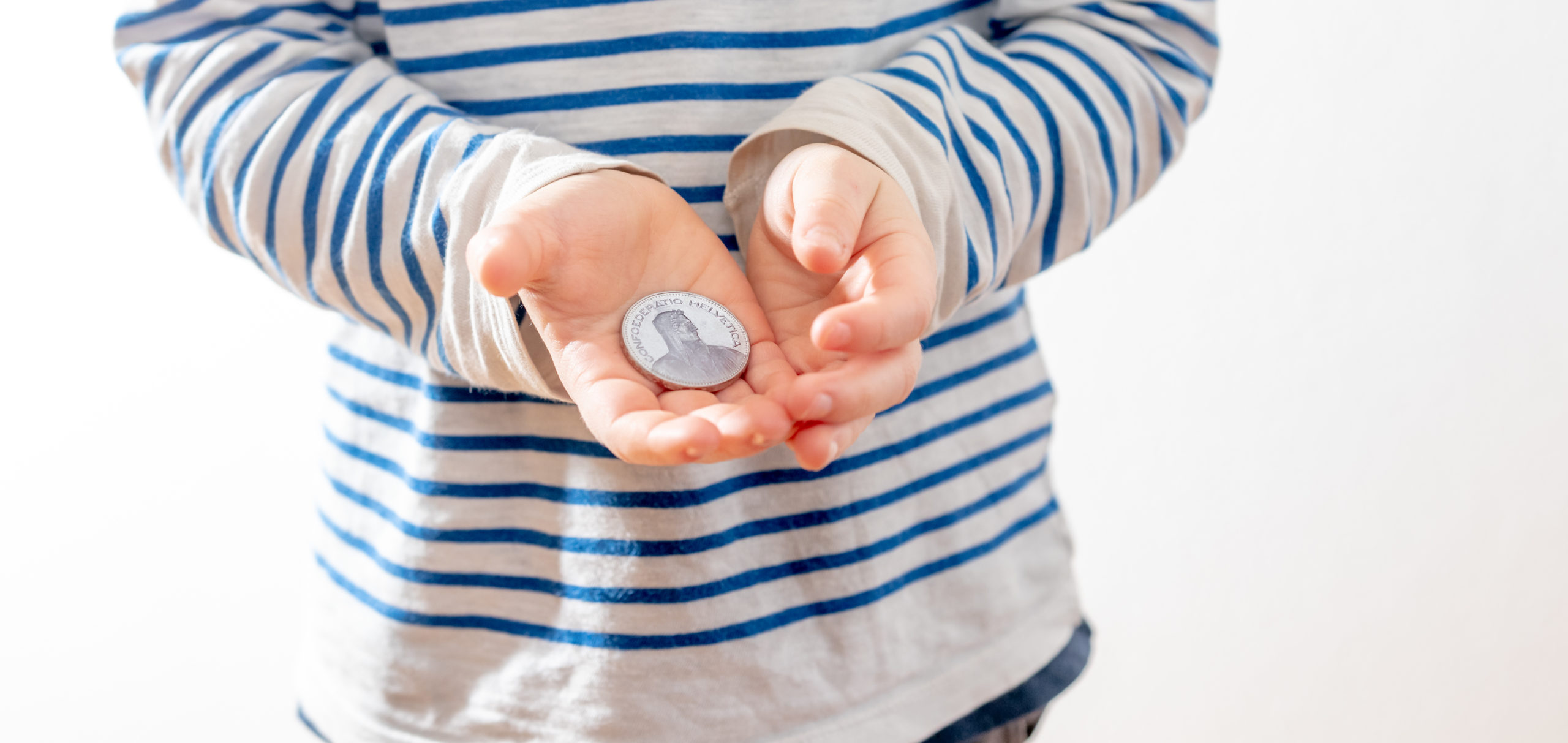 petit garçon, cinq francs à la main
